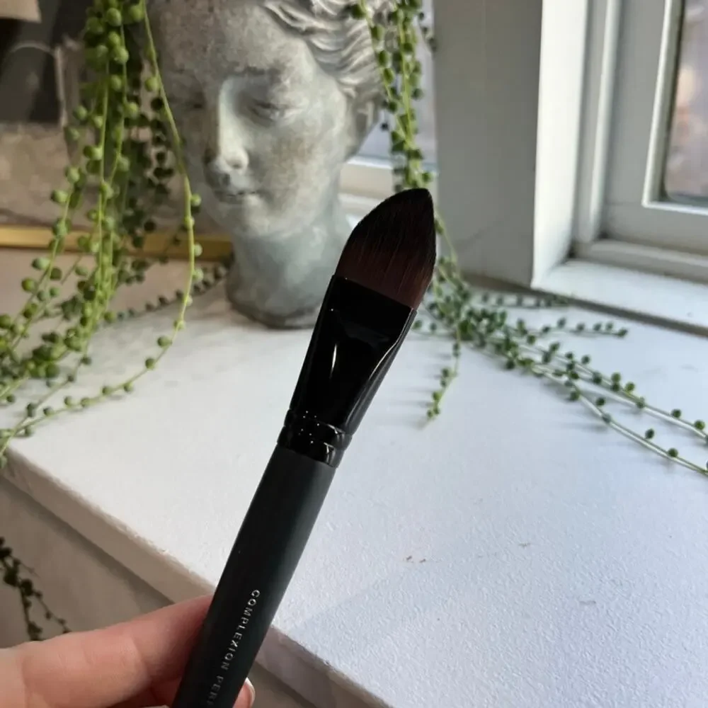 NEW BareMinerals Complexion Perfector Face Brush